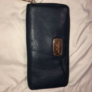 Michael Kors Zip Around Wallet